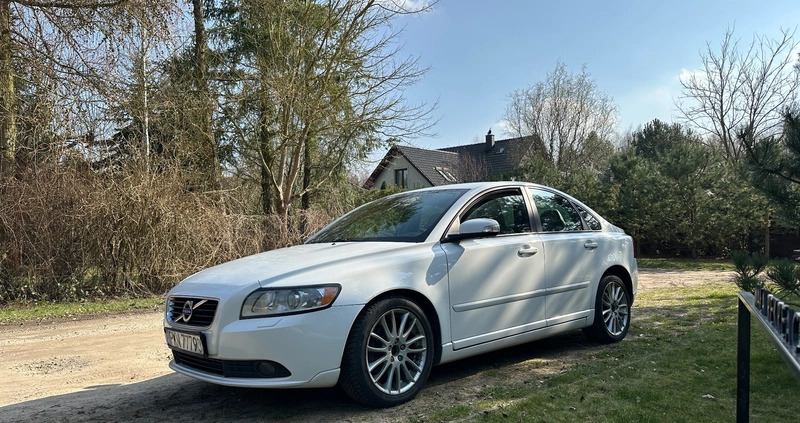 Volvo S40 cena 18000 przebieg: 300000, rok produkcji 2009 z Poznań małe 137